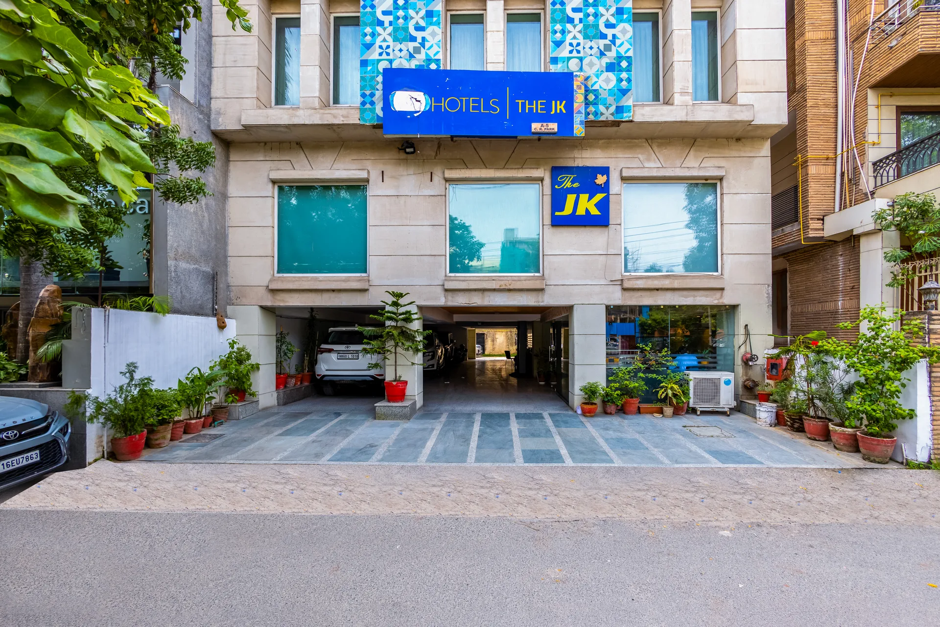 JK Hotel main entrance and signage, New Delhi JK Hotel main entrance and signage, New Delhi